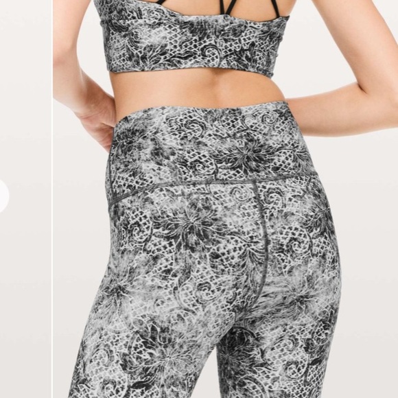 Lululemon Wunder Under Crop (High-Rise) *Full-On Luxtreme 21" EUC - Picture 5 of 14